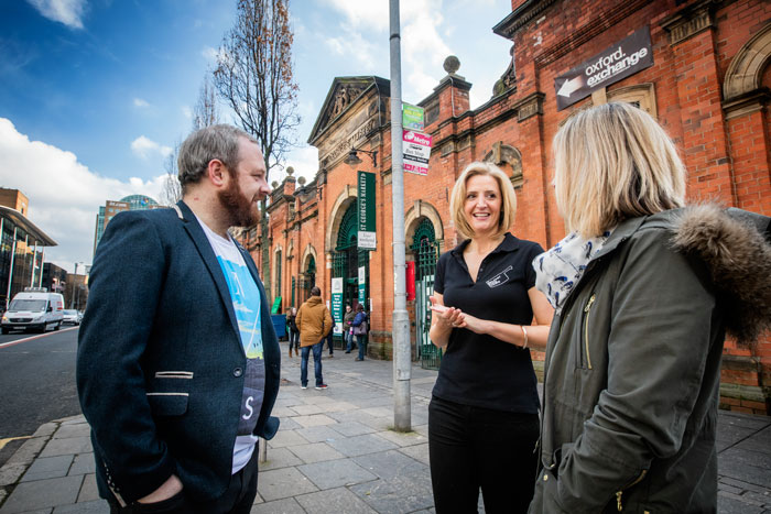 Couple-with-tour-guide,-St.-George’s-Market,-Belfast-